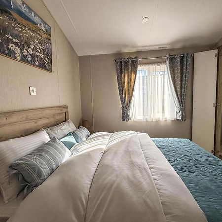 Stunning 6 Berth Lodge With Full Sea Views In Suffolk Ref 68007Cr Лоустофт Екстер'єр фото