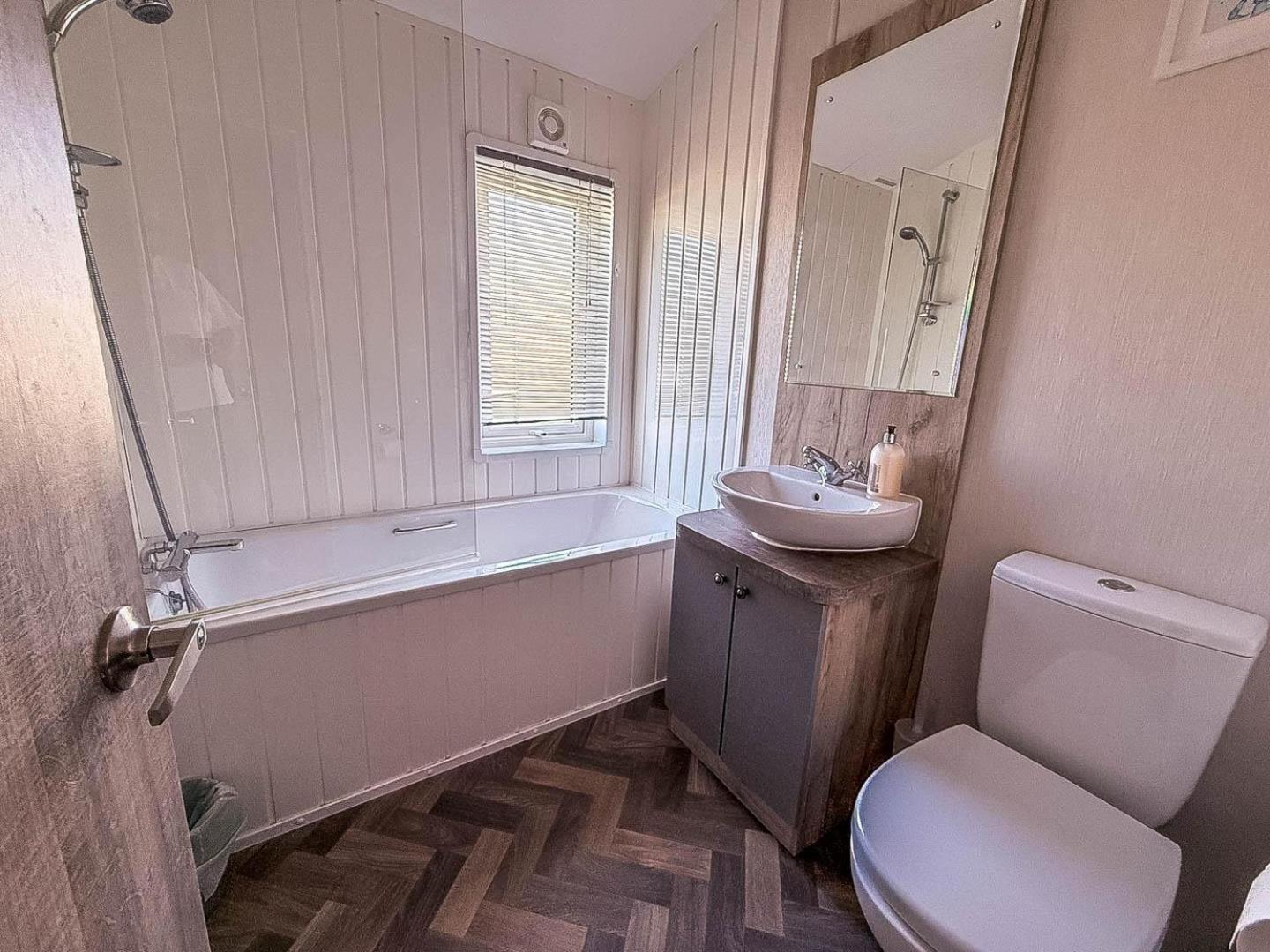 Stunning 6 Berth Lodge With Full Sea Views In Suffolk Ref 68007Cr Лоустофт Екстер'єр фото