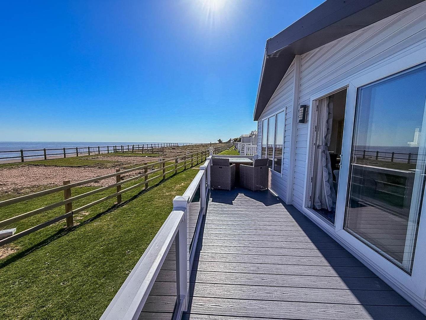Stunning 6 Berth Lodge With Full Sea Views In Suffolk Ref 68007Cr Лоустофт Екстер'єр фото